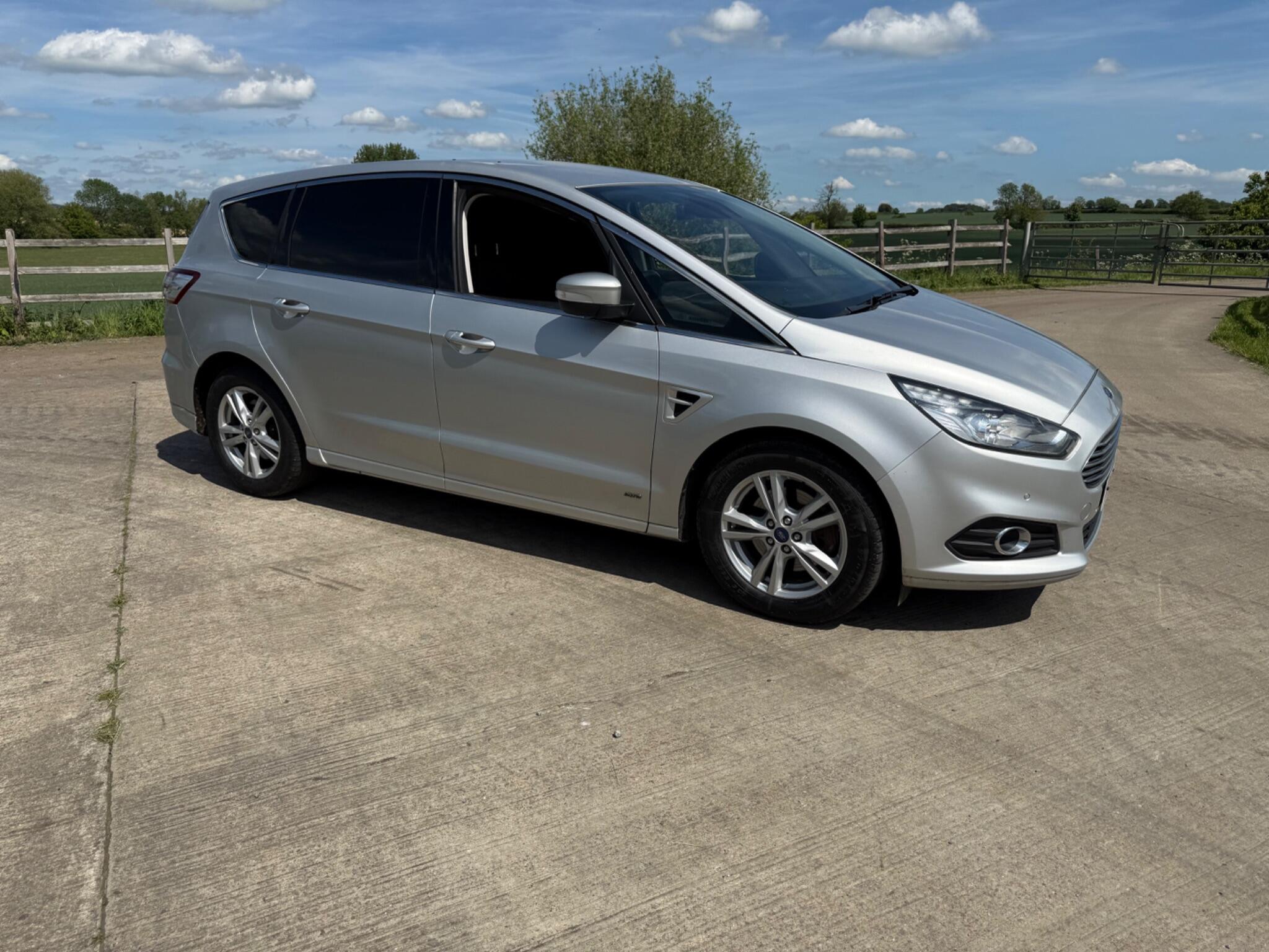 Ford S-Max 2.0 TDCi Titanium Euro 6 (s/s) 5dr — photo 52 of 102